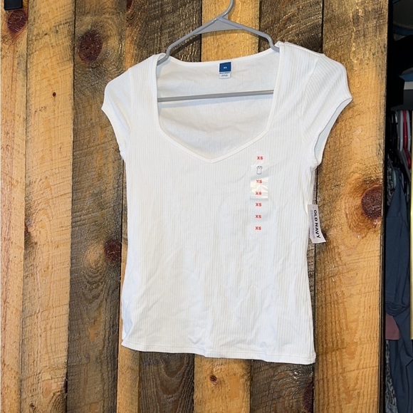 Pretty white T - Picture 1 of 1